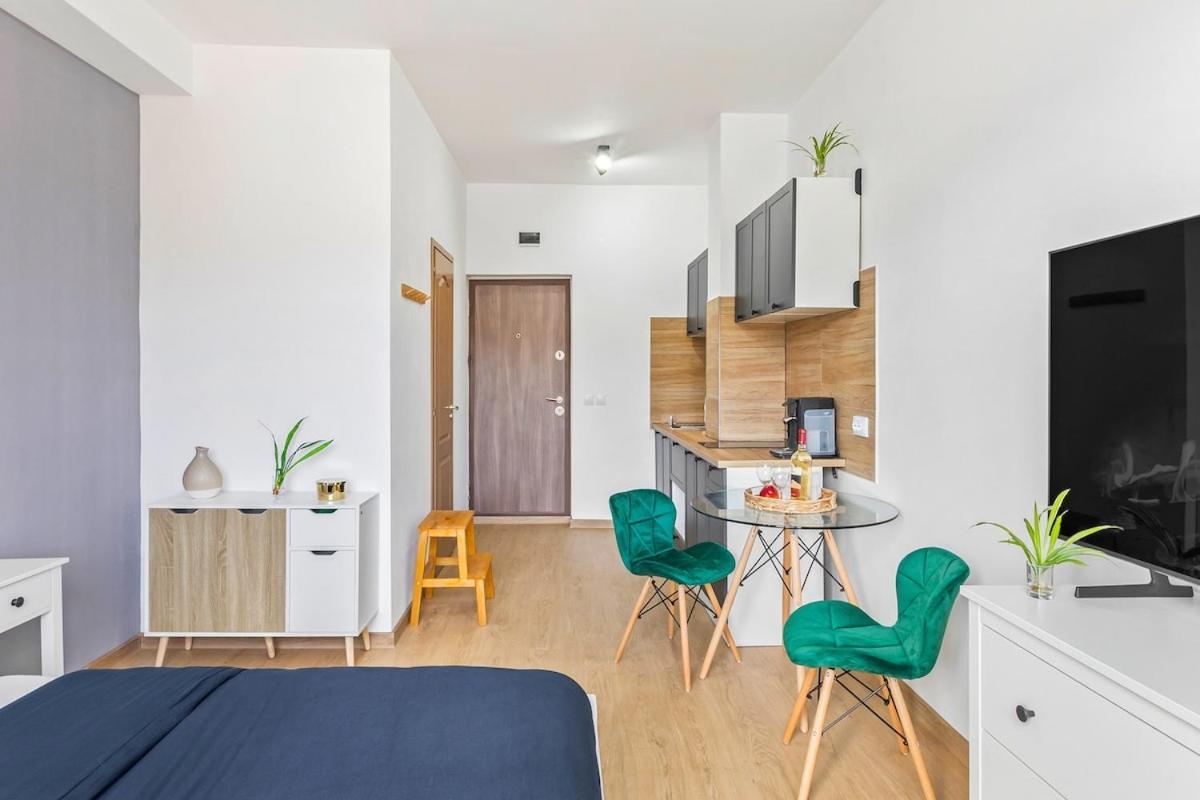 42 Apartment