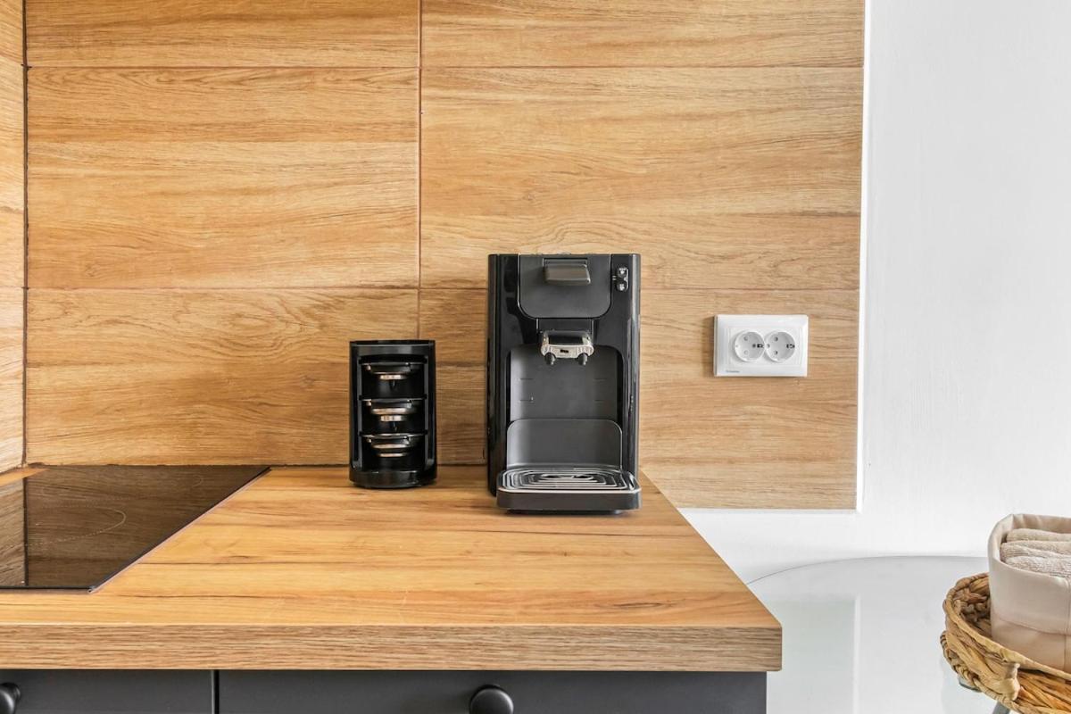 Apartment 42 *